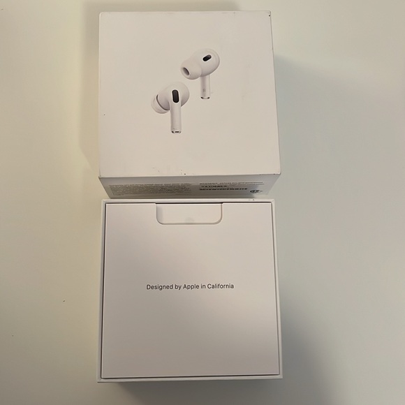 AirPods Pro (2nd Generation) with MagSafe Charging Case (USB - C) - Picture 7 of 11